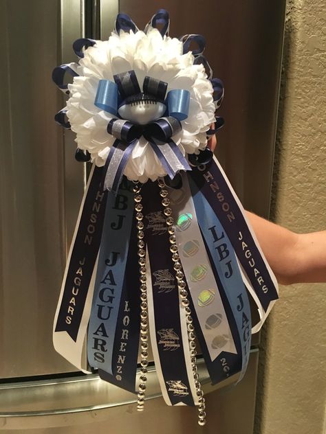 Homecoming Mum for Guys Mums Homecoming Garters, Garter Inspo Homecoming, Guys Homecoming Mum, Homecoming Mums Guys, Mom Mums Homecoming, Mums And Garters Homecoming, Small Mum Ideas Homecoming, Mums Homecoming Medium, Mum Corsage Homecoming