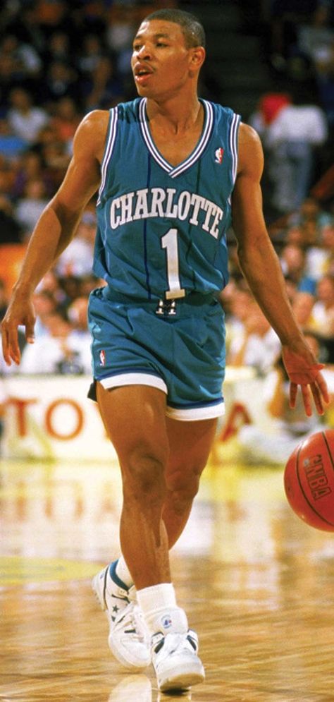 Muggsy Bogues Muggsy Bogues Wallpaper, Muggsy Bogues, Wallpaper Rap, Larry Johnson, Nba Championships, Sport Hall, Nba Draft, Charlotte Hornets, Basketball Pictures