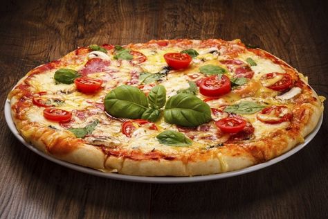 Pizza napolitana Zucchini Pizza Crust, Pizza Margarita, Pasta Per Pizza, Doner Kebab, Zucchini Pizzas, Pizza Margherita, Food Png, Homemade Pizza Dough, Margherita Pizza