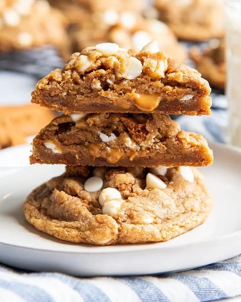 Unique Cookie Recipes, Biscoff Cookie Recipe, Speculoos Cookie Butter, Giant Chocolate Chip Cookie, Biscoff Cookie Butter, Gooey Cookies, White Chocolate Chip, Chocolate Chip Cookie Cake, Cookie Recipe Ideas