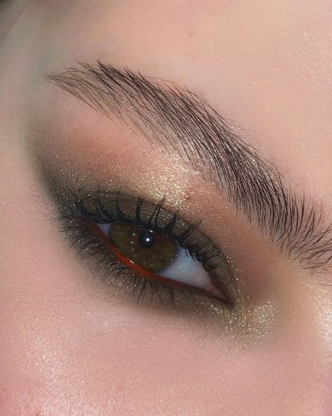 Glossier Lidstar, Taupe Eyeshadow, Red Chocolate, Edgy Makeup, Eye Makeup Art, Fall Makeup, Makeup For Green Eyes, Makeup Geek, Beauty Tattoos