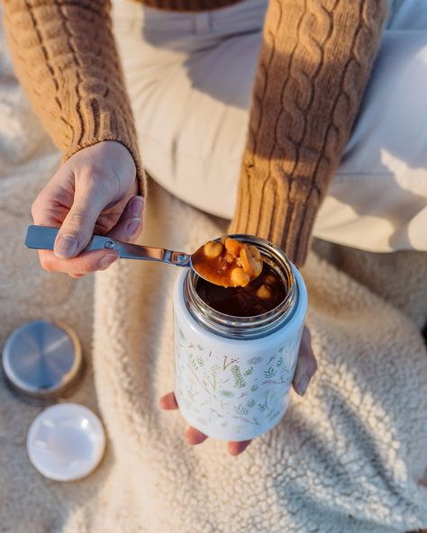 Definitely feeling the change in temp these past couple of days 🍂🧤 I need to find new recipes for our food flasks! What’s your favourite soup or winter meal to make? 😋 - #plasticfreeliving #plasticfreeoceans #shopsmalluk #uksmallbusiness #beachlifestyle #beachlife🌊 #imadethat #oceanfriendly #loveouroceans #illustragram #illustrationgram #sustainablebusiness #planetfriendly #ecoconscious #ecofriendlybusiness #oceanlover🌊 #tumblers #tumblercups #reusablebottle #reusableproducts #waterbottles #... Food Flask, Wildflower Design, Plastic Free Living, Out In Nature, Storing Cookies, Reusable Bottle, Metal Straws, Winter Food, Food Packaging