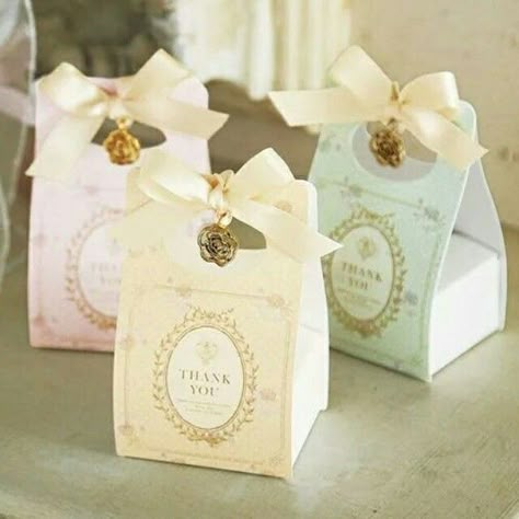 Bakery Packaging, Cool Packaging, Lets Talk, Instagram Branding, Sweet Box, Chocolate Packaging, Chocolate Shop, Pretty Packaging, Branding Packaging