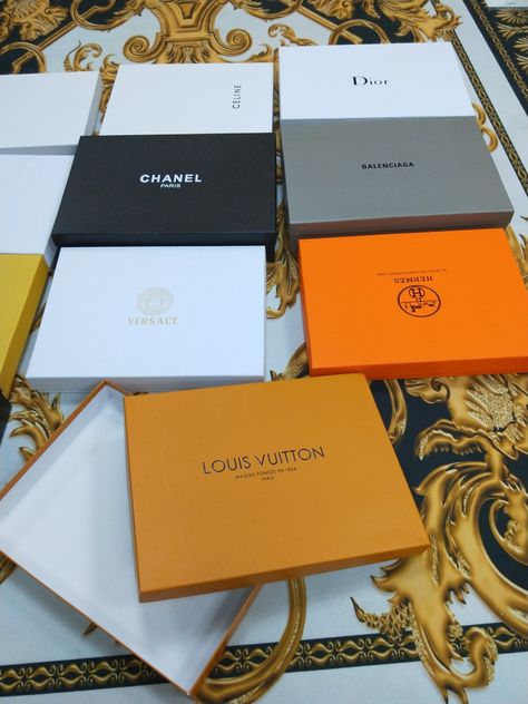 Designer Packaging Fashion Boxes, Lv Box Packaging, Luxury Packaging Clothing, Scarf Box Packaging Design, Dress Box Packaging, Clothes Box Packaging, Creative Clothing Packaging, Luxury Box Design Packaging Ideas, Luxury Fashion Packaging