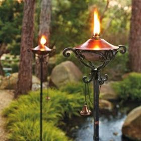 Estelle's: GARDEN ELEMENTS Diy Outdoor Garden, Outdoor Patio Ideas Backyards, Solar Light Crafts, Outdoor Garden Ideas, Tiki Torches, Garden Elements, Backyard Living, Outdoor Decorating, Torch Light