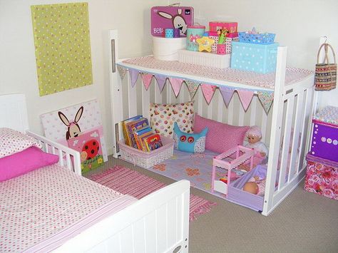 Crib upside down as a playhouse for kids. Reuse Cribs, Old Baby Cribs, Old Cribs, Fabulous Diy, Baby Cot, Baby's Room, Toddler Room, Repurposed Furniture, Child's Room