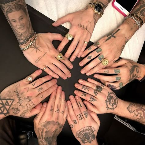 Gang Hand Tattoos, Egyptian Hand Tattoo, Tattoo Gang, Hand Heart Tattoo, Reading Tattoo, Hand Tatto, Gang Tattoos, Army Tattoos, Finger Tats