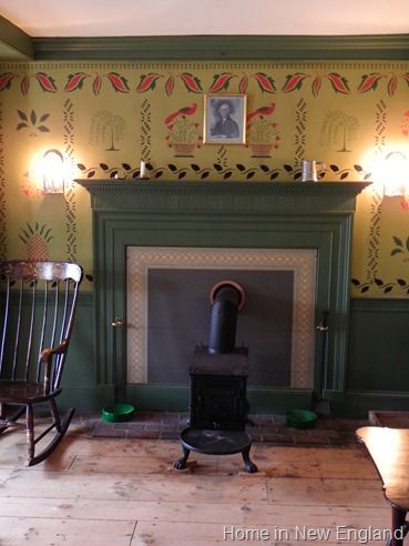 These stenciled walls are AMAZING!! Colonial Wall Murals, Stencil Fireplace Hearth, Primitive Wall Murals, Colonial Wall Stencils, Stencilled Walls, Colonial Stencils, Farmhouse Images, Historic Decor, Primitive Stencils Early American