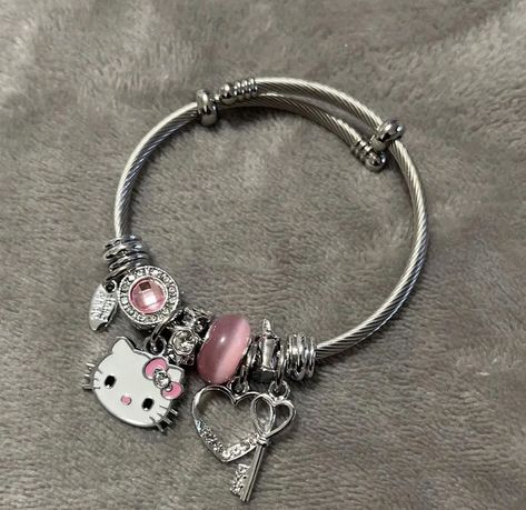 Sanrio Pandora, Hello Kitty Pandora, Hello Kitty Bracelet, Pandora Bracelet Charms Ideas, Girly Bracelets, Pandora Bracelet Designs, Hello Kitty Gifts, Hello Kitty Jewelry, Cute Bracelet