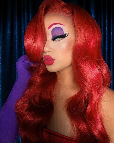 Wigs Makeup & Fashion Babe on Instagram: “𝑰''𝒎 𝒏𝒐𝒕 𝒃𝒂𝒅. 𝑰''𝒎 𝒋𝒖𝒔𝒕 𝒅𝒓𝒂𝒘𝒏 𝒕𝒉𝒂𝒕 𝒘𝒂𝒚 ❤️🐇 ———————————————————————— #31DaysofMehronHalloween, #MehronMakeup, #Mehron2020…” Rabbit Eye Makeup, Cartoon Eyelashes, Jessica Rabbit Makeup, Rabbit Makeup, Jessica Rabbit Costume, Halloween Apples, Eye Contacts, Face Contour, Cute Halloween Makeup