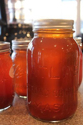 Apple Cider Moonshine, Apple Pie Drink Alcohol, Moonshine Recipes Homemade, Crockpot Apple Pie, Flavored Moonshine Recipes, Moonshine Drink Recipes, Apple Pie Drink, Apple Pie Moonshine Recipe, Homemade Moonshine