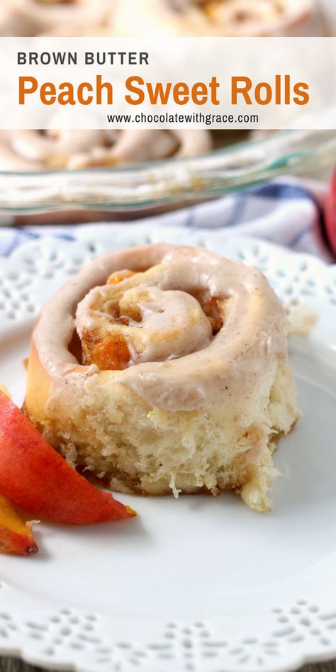 Peach Rolls, Peach Cinnamon Rolls, Brown Sugar Peaches, Summer Fruit Desserts, Baked Desserts, Sweet Roll Recipe, Homemade Buns, Peach Recipes, Fall Baking Recipes