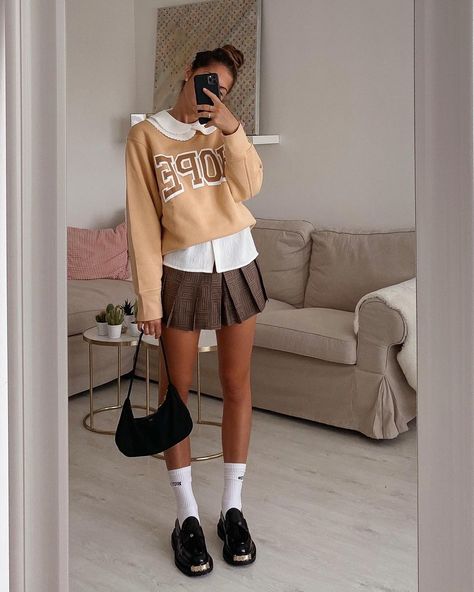 Sandro Outfit, Hello Sunday, Ootd Inspo, Style Box, Style Aesthetic, Amelie, Outfit Idea, Sock Shoes, Daily Outfits