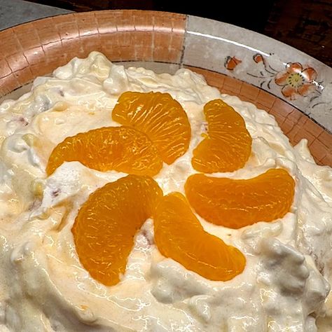 How To Make Delicious Mandarin Orange Fluff Mandarin Orange Fluff, Mandarin Orange Recipes, Cool Whip Frosting, Snickers Salad, Orange Fluff, Cottage Cheese Salad, Cool Whip Desserts, Apricot Chicken, Mandarin Oranges