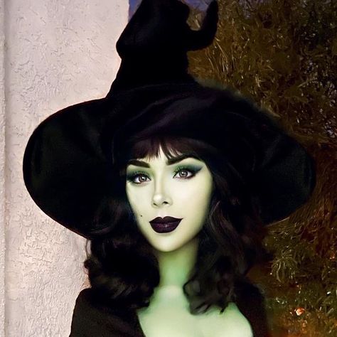 P A R I S on Instagram: "Hope you all had an amazing Halloween!!🎃🖤 I had so many cool looks planned for this year, but 2021 has been the craziest/busiest year of my life, so unfortunately they just didn’t happen. Instead, I threw this silly little costume together in like 20 minutes and spent the holiday with my family and it ended up being the best Halloween ever. To the many of you who have expressed your disappointment in not seeing Halloween content from me this year, I promise I missed it Green Witch Halloween Costume, Witch Costume Aesthetic, Green Witch Costume, Halloween Witch Costumes, Wicked Witch Costume, Costume Aesthetic, Halloween Makeup Witch, Crochet Quote, Cool Looks