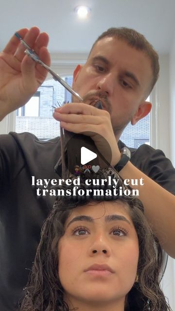 Keisha Kira on Instagram: "CURLY LAYERED CUT - Take this vid to your next curly haircut🤩 DETAILS ⤵️ This cut is so great if you struggle to get your curls curly at the root near the crown like me🥰* let me tell you I have had SO many disasters in the hair dressers and some pretty wonky/triangle shaped looking cuts. My tips for a successful cut: 🩷 Always take a VISUAL ( picture or video ) to your hairdresser so they can assess whether the cut will work on your hair type and even tailor it to s Layer In Curly Hair, Face Frame For Curly Hair, Curly Framing Layers, Crown Layers Curly Hair, Curly Layer Haircut, Layers Haircut For Curly Hair, Layered Bangs Curly Hair, Best Layers For Curly Hair, Layer Haircut Curly Hair