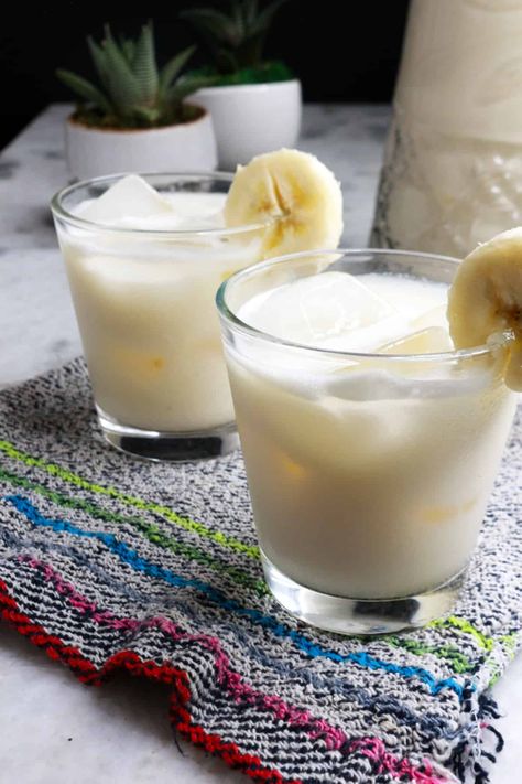 Banana Agua Fresca, Agua Fresca Recipe, Banana Water, Cookie Deserts, Ice Milk, Agua Fresca, Ripe Bananas, Cinnamon Banana, Evaporated Milk