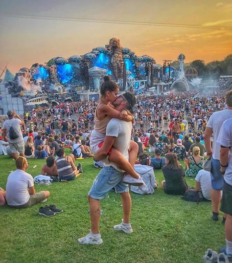 Rave Poses, Coachella Couple, Rave Couple Outfits, Couple Festival Outfits, Rave Couple, Tomorrowland Outfit, Tomorrowland Festival, Rave Fits, Rave Babe