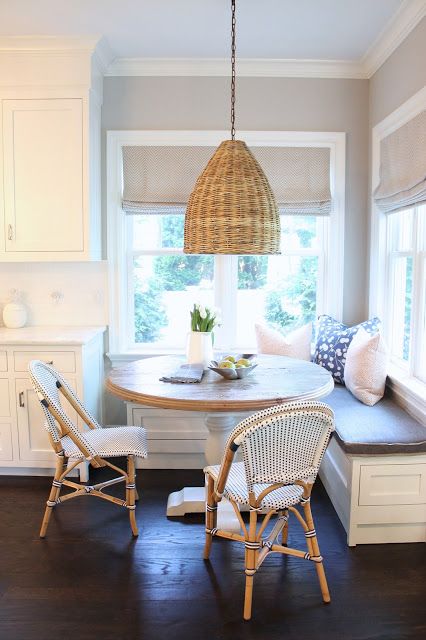 Modern Lakehouse, Banquette Ideas, Banquette Seating In Kitchen, Round Table And Chairs, Kitchen Banquette, Round Kitchen, Banquette Seating, Kitchen Corner, Kitchen Nook