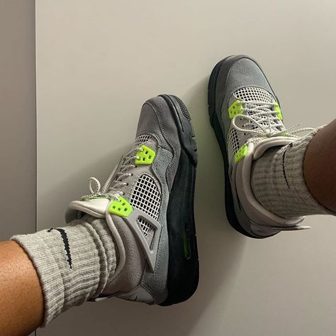 Jordan 4 Neon Outfit, Jordan 4 Neon, Air Max 95 Neon, Neon Outfits, Nike Shoes Jordans, Jordan 4 Retro, Sneakers Addict, Air Jordan 4, Air Jordan 4 Retro