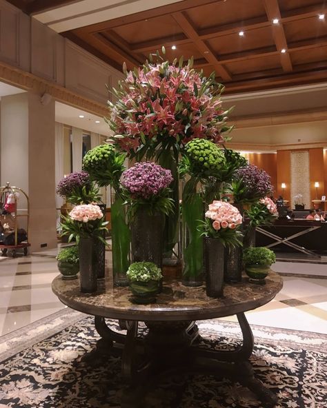 Hotel Flower Arrangements Lobbies, Lobby Flowers, Catering Decor, Hotel Flower Arrangements, Center Table Decor, Church Altar Decorations, Hotel Flowers, Flower Displays, Church Altar