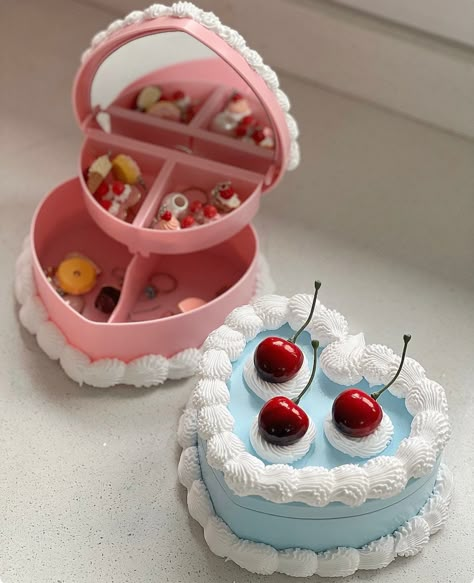 baby blue fake cake jewellery box. A jewellery box decorated as a vintage cake, topped with cherries Cake Jewellery Box Diy, Jewellery Box Ideas, Fake Cake Box Diy, Fake Cake Jewelry Box Diy, Cake Jewelry Box, Cake Jewelry Box Diy, Fake Cake Diy, Cake Box, Cake Boxes Diy