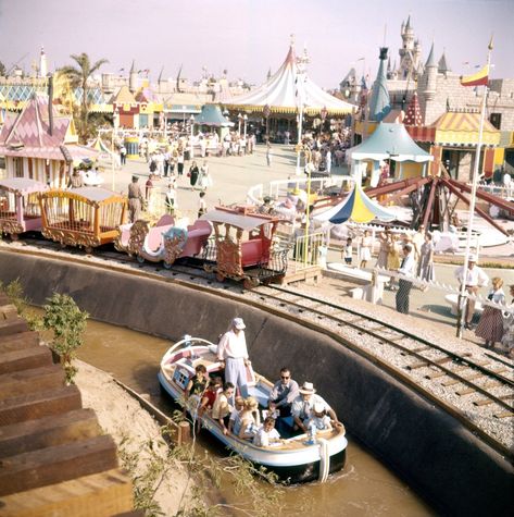 Disneyland 1955 Ariel Party Ideas, Disneyland Opening Day, Retro Disneyland, Storybook Land, Disneyland Vintage, Disneyland Anaheim, Canal Boats, Disney Imagineering, Retro Disney