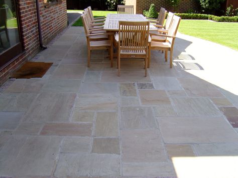 Indian sandstone laid in random sizes. What great colours. Cottage Garden Patio, Sandstone Patio, Garden Slabs, Sandstone Paving Slabs, Modern Backyard Design, Curved Patio, Patio Paving, Indian Sandstone, Paving Ideas