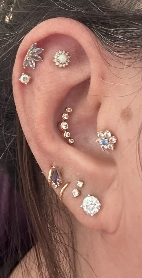 Ear Piercing Chart, Earring Stacks, Ear Peircings, Ear Piercings Chart, Piercing Chart, Cool Ear Piercings, Pretty Ear Piercings, Cool Piercings, Body Jewelry Piercing