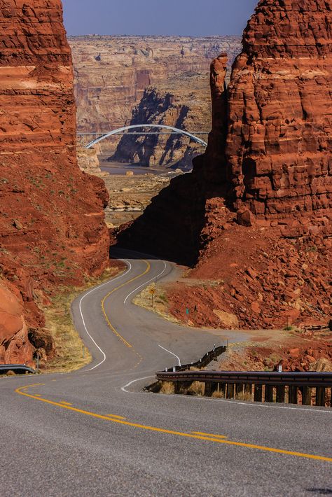 Vermilion Cliffs, Nature And Animals, Glen Canyon, Beautiful Roads, Fairy Queen, Scenic Roads, Canyon Road, South Central, Scenic Routes