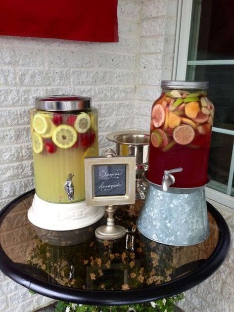 College Graduation Party Food, Easy Graduation Party Food, Grad Party Food, College Grad Party, Graduation Food, Orange Drink, Backyard Graduation Party, Outdoor Graduation Parties, Outdoor Graduation