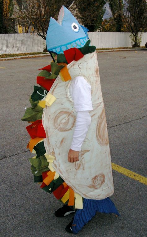 fish taco costume Ocean Halloween Costumes, Diy Fish Costume, Taco Halloween Costume, Taco Art, Sea Creature Costume, Taco Costume, Customize Your Phone, Merry Fishmas, Clever Costumes