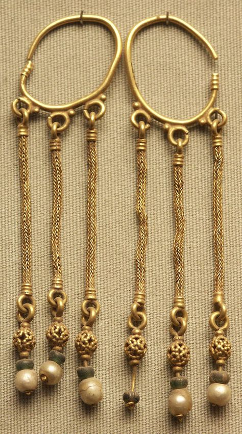 Byzantine Earrings, Gold And Pearls, Ancient Roman Jewelry, Byzantine Jewelry, Ancient Jewels, Roman Jewelry, Ancient Jewellery, Historical Jewellery, Medieval Jewelry