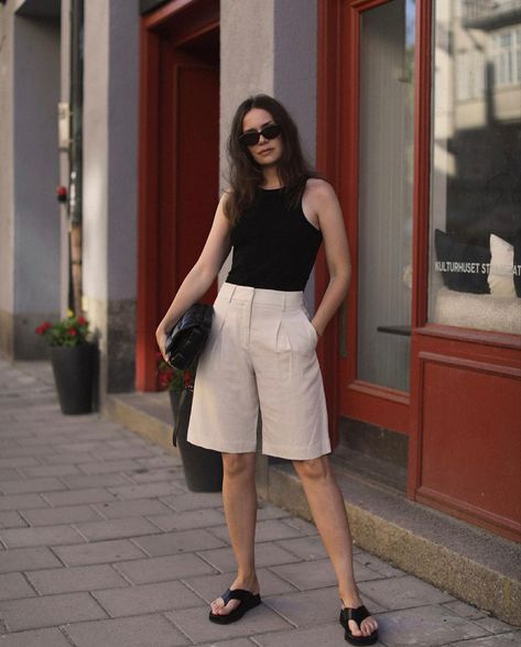 Caroline Blomst, Modest Casual Outfits, Summer Shorts Outfits, Looks Vintage, Smart Casual, Holiday Outfits, Post On Instagram, Summer Looks, Capsule Wardrobe