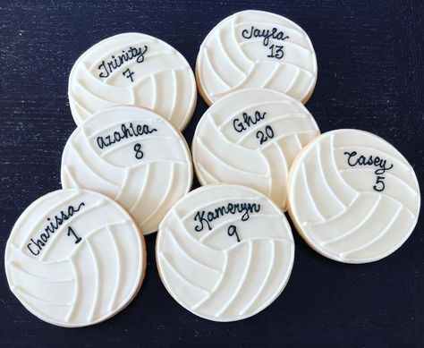 Volleyball Dessert Ideas, Volleyball Royal Icing Cookies, Volleyball Decorated Cookies, Volleyball Sugar Cookies Decorated, Volleyball Cookies Royal Icing, Volleyball Treats Snacks Cute Ideas, Volleyball Treats, Volleyball Party Decorations, Volleyball Cupcakes