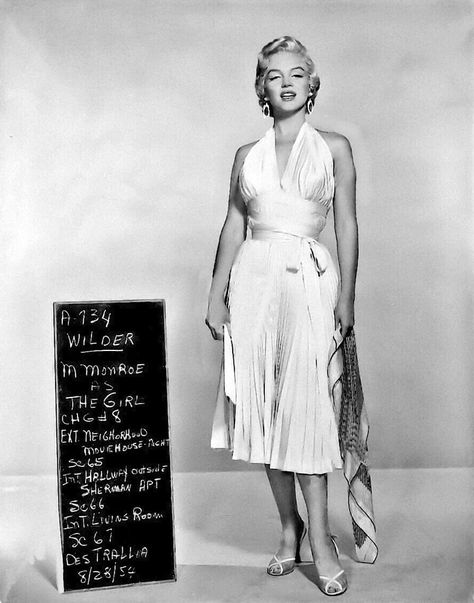 Marilyn Seven Year Itch, Marilyn Monroe Seven Year Itch Dress, Marylin Monroe Iconic Outfits, Marilyn Monroe Outfits, Marilyn Monroe Costume, 7 Year Itch, Wc Ideas, The Seven Year Itch, Seven Year Itch