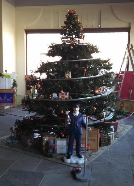 https://ogrforum.ogaugerr.com/topic/here-it-is-the-christmas-tree-layout?page=1 Tree Village Display, Christmas Tree Village Display, Diy Christmas Village Displays, Christmas Tree Display, Polar Express Christmas, Christmas Tree Train, Tree Village, Christmas Tree Village, Tree Display