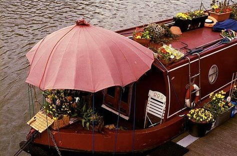 Canals, Flowers Narrowboats - perfection #boats #canals #narrowboats Emperor Goose, Canal Boat Interior, Barge Boat, Narrowboat Interiors, Canal Barge, Boat Living, Boat House Interior, Floating Homes, Houseboat Living