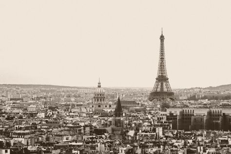 old black and white of Paris Vintage Paris Aesthetic, Paris Journal, Paris In Spring, Mood Bored, Paris Black And White, Paris Dream, Paris Wallpaper, Culture Fashion, Blog Art