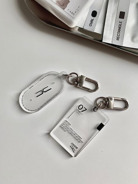 Gwp Ideas Products, Diy Merch Ideas, Enhypen Accessories, Merch Ideas Design, Minimal Keychain, Merchandise Ideas Products, Merch Ideas Products, Keychain Design Ideas, Enhypen Keychain