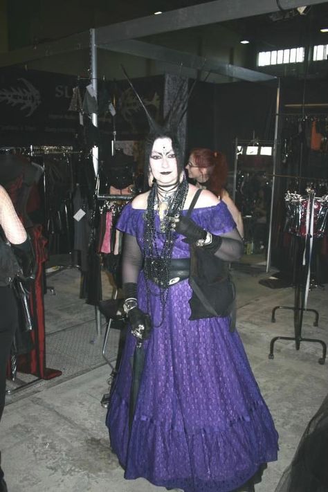 Goth Pics, Trad Goth Fashion, Colorful Goth, Goth Rainbow, Goth Outfit Inspo, Traditional Goth, 2000s Goth, 2000s Punk, Gothic Outfit