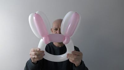 Bunny Balloons Diy, Balloon Animal Hat, Bunny Balloon Animal, Easter Balloon Animals, Balloon Animals Easy Step By Step, Easy Balloon Animals, Easter Balloons, Balloon Hats, Bunny Balloon