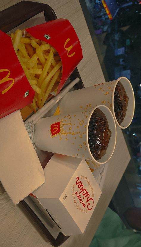 #frenchfries #burger #coke #food #aesthetic #mcdonalds Aesthetic Mcdonalds, French Fries, Aesthetic Food, Season 1, Chicken, Quick Saves, Chips