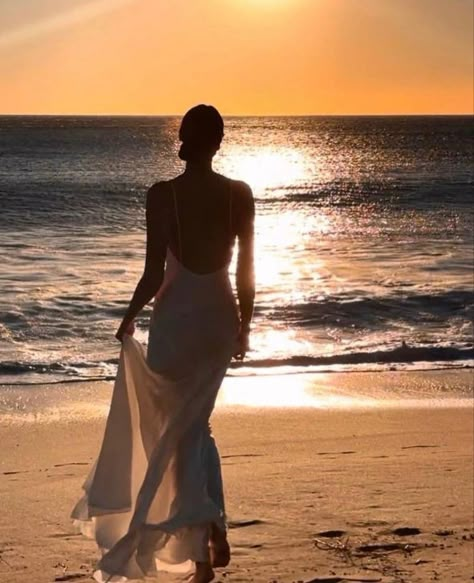 Beach Photoshoot In Dress, Beach Birthday Shoot, Sun Dress Aesthetic, Yacht Party Outfits, Senior Beach Photoshoot, Beach Dress Photoshoot, Yacht Party Outfit, Sunset Photoshoot Ideas, Tory Vega