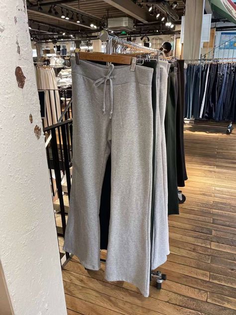 Brady Melville Sweatpants, Brandy Flare Sweatpants, Brandy Grey Sweatpants, Gray Sweatpants Aesthetic, Flared Grey Sweatpants Outfit, Brandy Anastasia Sweatpants, Brandy Melville Anastasia Sweatpants, Sweatpants Flare, Sweatpants Brandy Melville