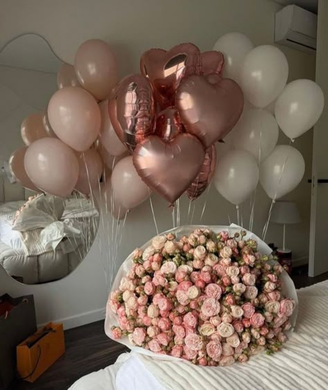 Flower Bouquet And Balloon, 16 Birthday Surprise Ideas, Happy Birthday Bouquet Flowers, Birthday Cute Aesthetic, 18th Birthday Party Ideas Aesthetic, Birthday Flower Decorations, Pink Birthday Flowers, Birthday Balloons Aesthetic, 20 Birthday Aesthetic