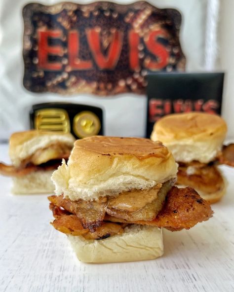 Twist on Elvis Sandwich For Elvis Movie Watch Party - Go Epicurista Elvis Food Ideas, Elvis Themed Party Food, Elvis Party Food, Elvis Party Ideas, Elvis Themed Party, Elvis Presley Sandwich, Elvis Recipes, Movie Watch Party, Elvis Birthday Party