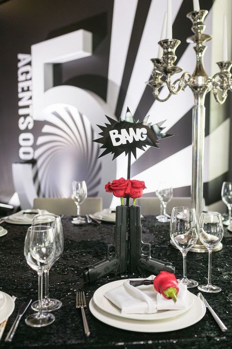 007 Party, Black Gold Wedding, Jack In The Box, Party Table, 50th Birthday, Gold Wedding, White Black, White And Black, Decor Ideas