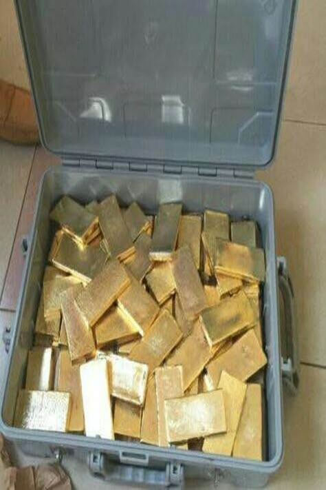 OFFER: Quantity: 500kg Quality: 22karat+ Purity: 96% Product : AU Metal (Gold) Origin : Ghana Gold Bars For Sale, Gold Reserve, Gold Bullion Bars, Bar Image, Army Images, Money Collection, Accra Ghana, Scammer Pictures, Gold Bars