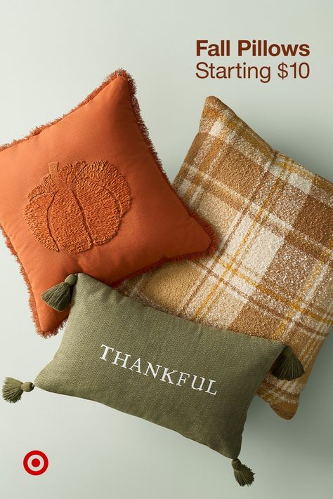 Cozy up any seating corner with the cutest fall-themed pillows. Make it extra snuggly with a throw, add a pumpkin-scented candle & you’re all set for the season. Johanna Gaines, Seating Corner, Harvest Pillows, Industrial Style Decor, Fall Living Room, Fall Bedroom, Fall Pillows, Throw Pillows Christmas, Spring Home Decor